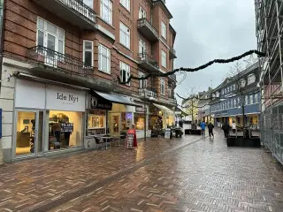 Hillerød - Butik med prima beliggenhed i Slotsgade