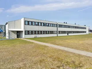 Kombineret lager- og kontorlejemål på 1 557 m² i Hvidovre med 1 km til E20