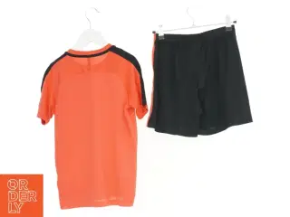 Nike shorts og t-shirt sæt (str. 152 cm)