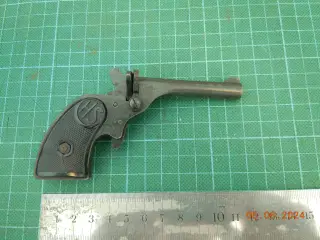 H.S. Alarmpistol, sort, sorte skæfter. 1955-60