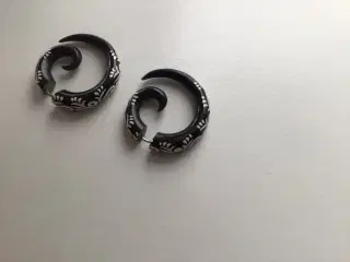 Håndlavet øreringe lavet i horn