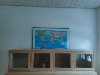 Vitrine i sæbebehandlet bøg fra Rimmes møbelfabrik
