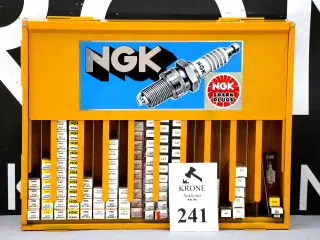 NGK Tændrørs displayskab m/117 stk tændrør