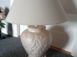 Bordlampe med skærm 