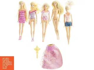 Dukker med tøj og tilbehør fra Barbie