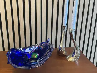 Smuk og dekorativ glasskål formet som en konkylie