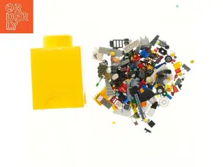LEGO klodser i gul kasse fra Lego (str. 15x12,5 cm)