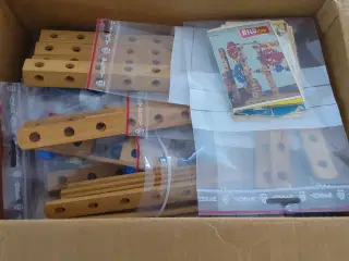 Lego bilofix byggesæt i træ.