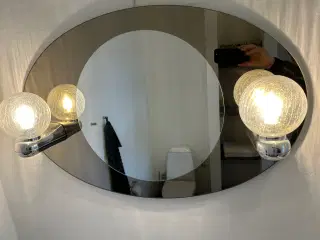 Spejl med 2 lamper