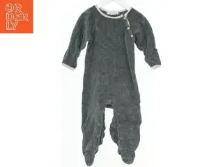 Babyheldragt med knapper fra serendipity (str. 80)