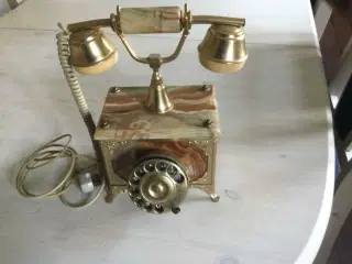 Telefon  og lampe