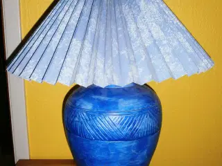 Blå keramik bordlampe