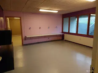 Stort butikslokale til leje i 8930 området