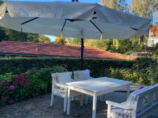 Stor hængeparasol