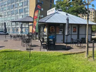 Totalrenoveret grillbar i Odense centrum til salg!