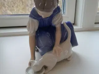 pigen med katten Bing og Grøndahl nr. 1745