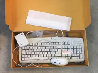 Tastatur med ledning + trådløs mus