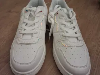 Sko str 40 men kan passes af en str 39