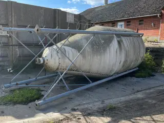 Glasfiber silo til foder eller træpiller