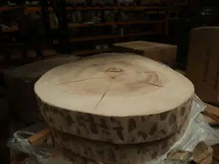 1 stk. Planke i Ask uden bark Diam 460 x H80 mm Unika