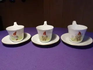 3 Julekopper/Nissekopper med underkop og guldkant