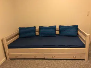 Flexa seng med tilbehør