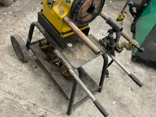 Gevindskære maskine 