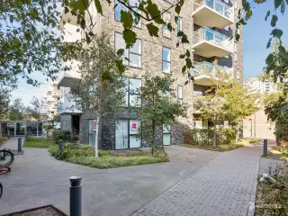 106 m² kontor/klinik i moderne højhusejendom