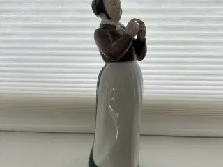 B&G figur 2126 Kone med æg 22 cm Svend Lindhart