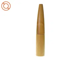 Pebekværn i mørkt træ