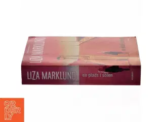 En Plads I Solen af Liza Marklund (Bog)