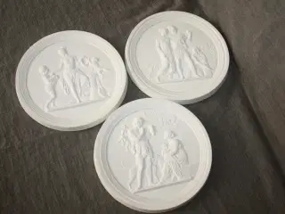 Relief platter med Thorvaldsen  motiver