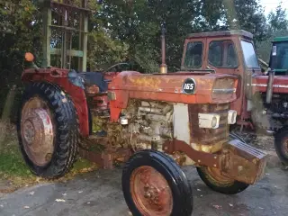 Traktor med byggelift 
