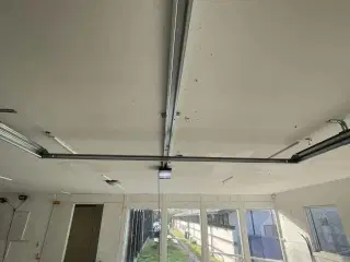 127 m2 erhvervslokale + mulighed for yderligere m2 i Brabrand med mange anvendelsesmuligheder