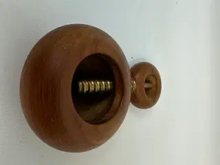Trip Trap nøddeknækker (teak/messing)