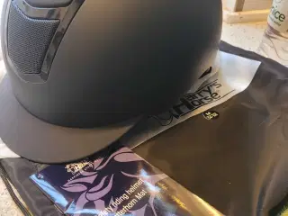 Flot ny ridehjelm, støvler og gaders 