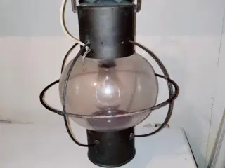 stor fin skibslampe måske til det maritime rum