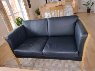 Lædersofa sort. 2 personers.