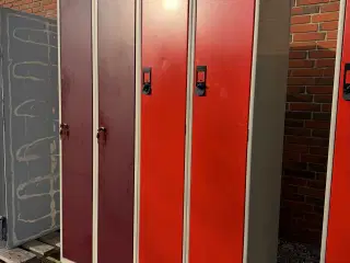 Brugte omklædningsskabe i metal 
