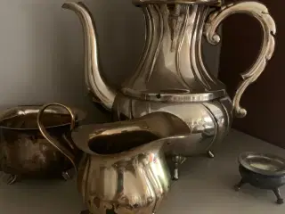 Antikt kaffesæt i sølvplet 