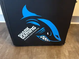 Shark gaming + benq 144hz