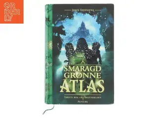 Det smaragd grønne atlas af John Stephens (Bog)
