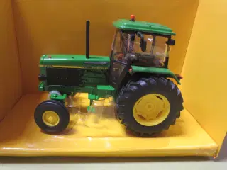 1 stk Ny Modeltraktor John Deere 3350 2 WD