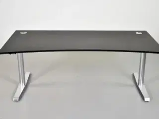Hæve-/sænkebord med sort linoleumsplade med lang mavebue, 180 cm.