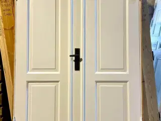 Smuk, original dobbeltdør m. karm