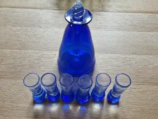 Blå karaffel 20cm, 6 snapseglas, mundblæst