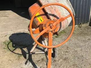 Reserveret. Cementblander 