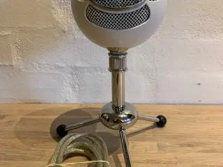 Blue snowball microphone