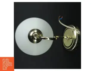 Væglampe med opalglas fra IKEA