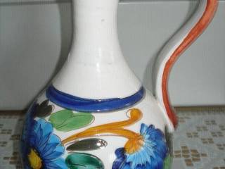 FLOt  Farvestrålende VASE med blomster.